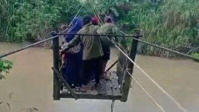 Anak-anak Desa Santan Ulu Bertaruh Nyawa ke Sekolah, Pemkab Kukar Janjikan Ini