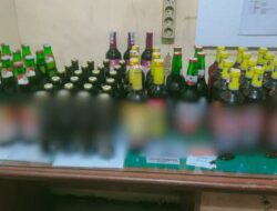 Operasi Pekat Mahakam, Polsek Tenggarong Sita Puluhan Botol Miras dari Toko di Timbau