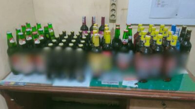 Operasi Pekat, Polsek Tenggarong Amankan Puluhan Botol Miras dari Toko di Timbau