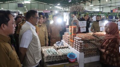 Cegah Kelangkaan Jelang Lebaran, Bupati Kukar Turun Langsung Tinjau Ketersediaan di Pasar