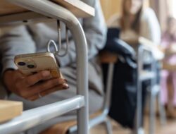 Respons Aturan Komdigi, SMP Negeri 1 Tenggarong Larang Siswa Bawa Ponsel