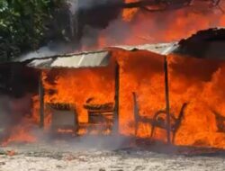 Sempat Membesar, Kebakaran Kios Mebel di Tenggarong Seberang Berhasil Dipadamkan