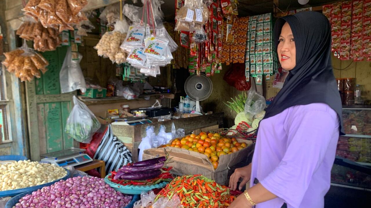 Harga Plastik Melonjak Akibat Konflik, Pedagang di Tenggarong Menjerit