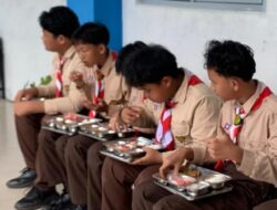 Sisi Lain Makan Bergizi Gratis: Antara Berkah, Trauma, dan Harapan di Sekolah