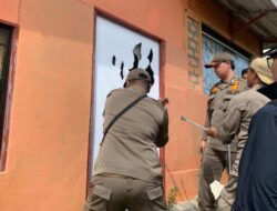 Satpol PP Kukar Tertibkan Bangunan di Lahan Aset Daerah Kelurahan Baru