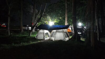 Libur Iduladha, Wisata Camping di Pantai Tanah Merah Ramai Diserbu Pengunjung