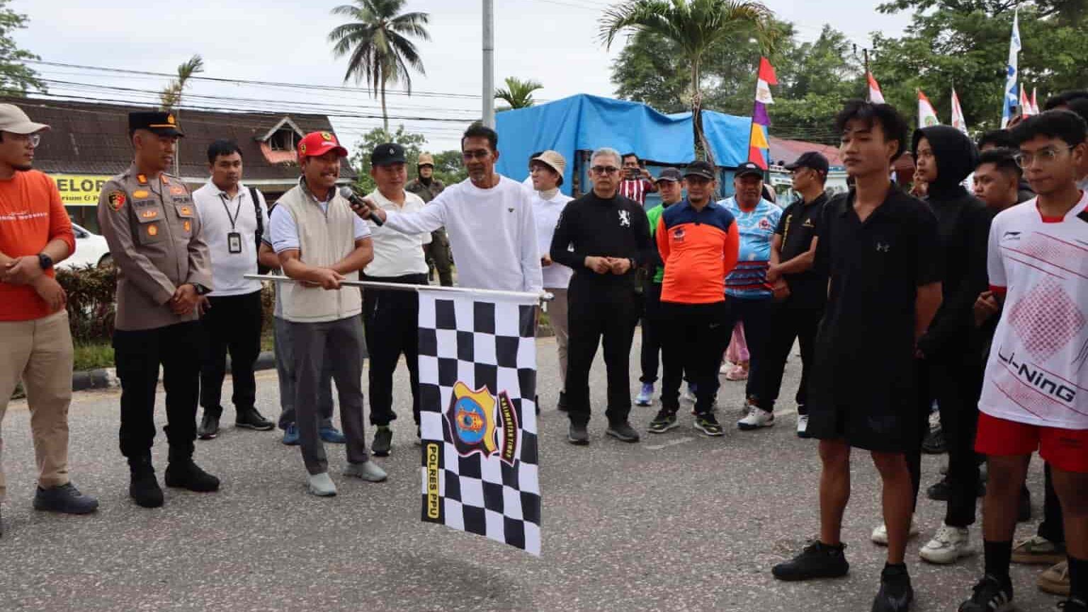 Jalan Sehat Warnai Peringatan Hari Buruh Internasional 2026 di PPU