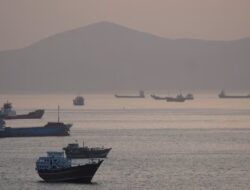 Iran Kembali Tutup Total Selat Hormuz, Kapal yang Nekat Melintas Bakal Ditembak