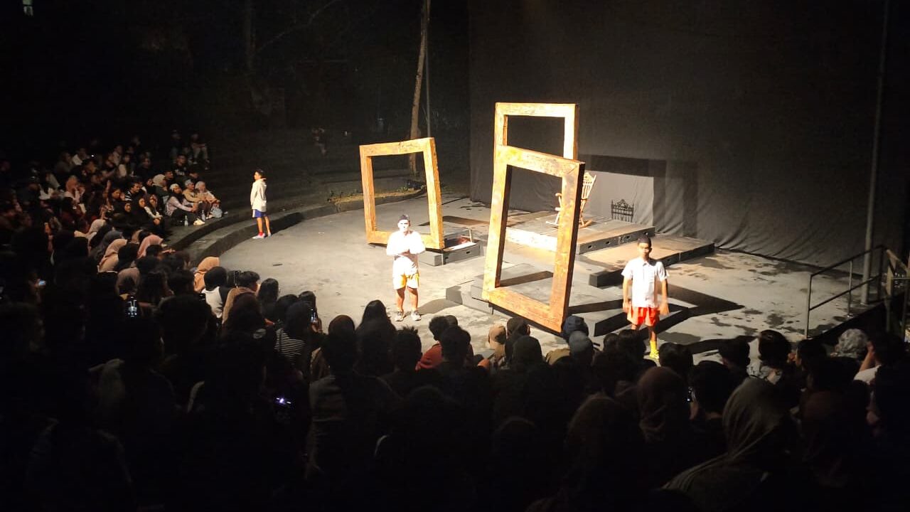 Lewat Panggung Teater “Ibu Negara”, Seniman Kukar Suarakan Keresahan Publik
