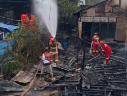 Lukai Warga, Si Jago Merah Lahap Warung Penjual BBM Eceran di Samboja Barat 