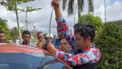 Damkar Kukar Selamatkan Balita yang Terkunci dalam Mobil, Begini Kronologinya