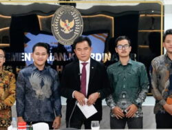 Terima Tuntutan BEM SI, Menko Yusril Pastikan Aspirasi Mahasiswa Dilaporkan ke Presiden