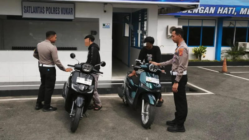 Diupahi Rp200 Ribu, Dua Joki Balap Liar Tenggarong Berakhir di Kantor Polisi 