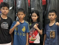 Atlet Cilik Kukar Rela Jadi Badut demi Berangkat ke Kejurnas Muay Thai