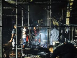 Si Jago Merah Lalap Lima Bangunan Kos di Tenggarong, Ada Anak Kecil yang Terjebak?