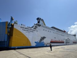 Pasokan BBM Terlambat, Ribuan Penumpang KM Dharma Ferry VII Tertahan di Pelabuhan Semayang.