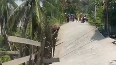 Abrasi Putus Jalan Utama Desa Batuq, Warga Terpaksa Gunakan Jalur Darurat