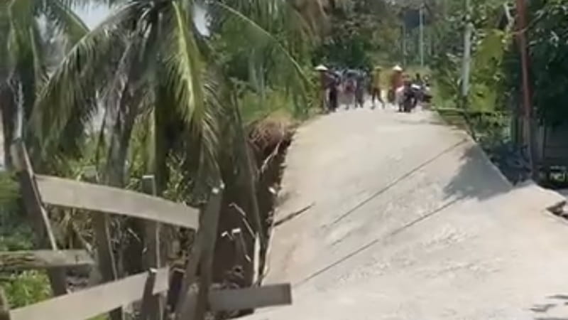 Abrasi Putus Jalan Utama Desa Batuq, Warga Terpaksa Gunakan Jalur Darurat