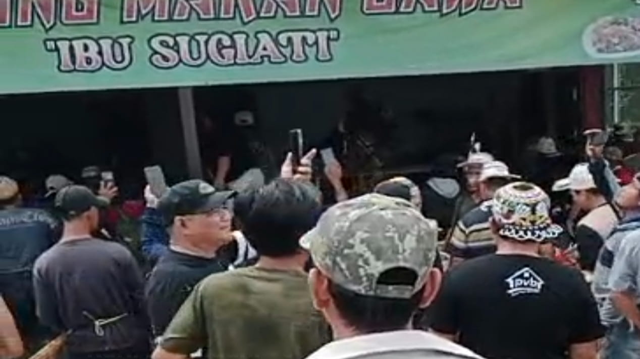 Dugaan Pengeroyokan Picu Kericuhan di Tabang, Satu Rumah Dibakar Massa