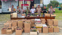 Gelar Razia, Polsek Tabang Sita Ratusan Botol Miras dari Toko Tak Berizin