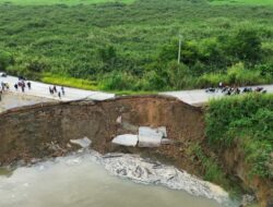 Jalan Utama Muara Muntai Longsor, Akses ke Tenggarong Terputus
