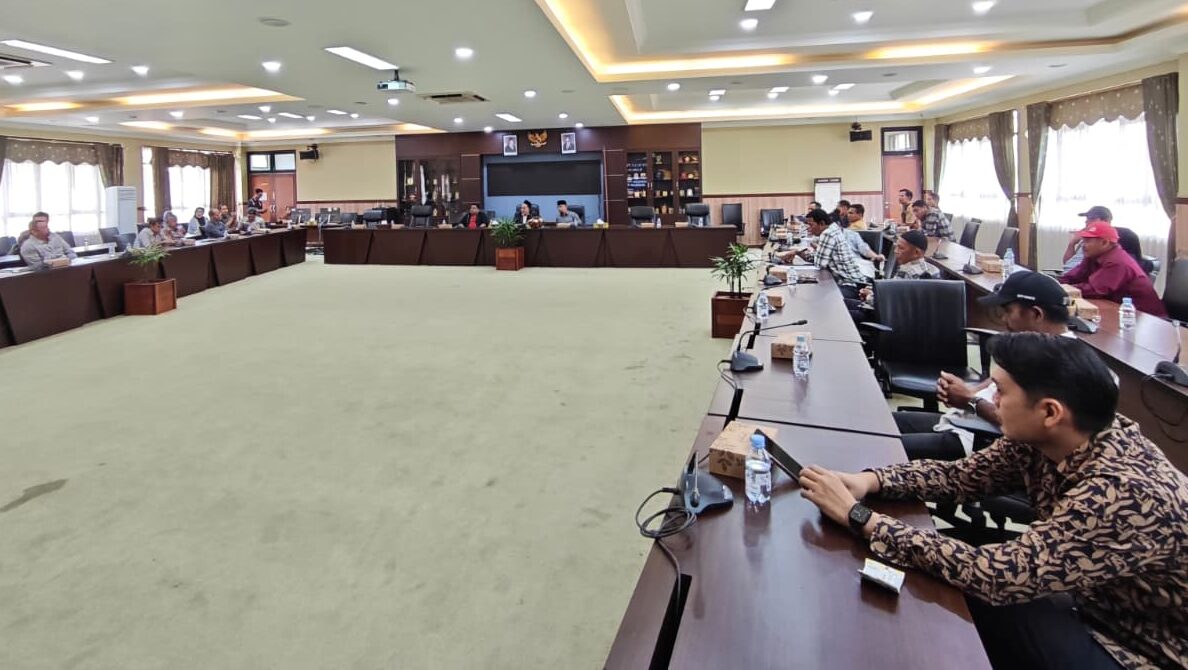 DPRD Kukar Beri Tenggat Perusahaan Selesaikan Permasalahan Plasma di Muara Badak