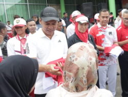 Pemprov Kaltim Bagikan Ribuan Bendera Merah Putih dalam Rangka HUT Ke-81 RI