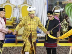 Selama Erau, Sultan Kutai Kartanegara Ing Martadipura Tak Boleh Menginjak Tanah