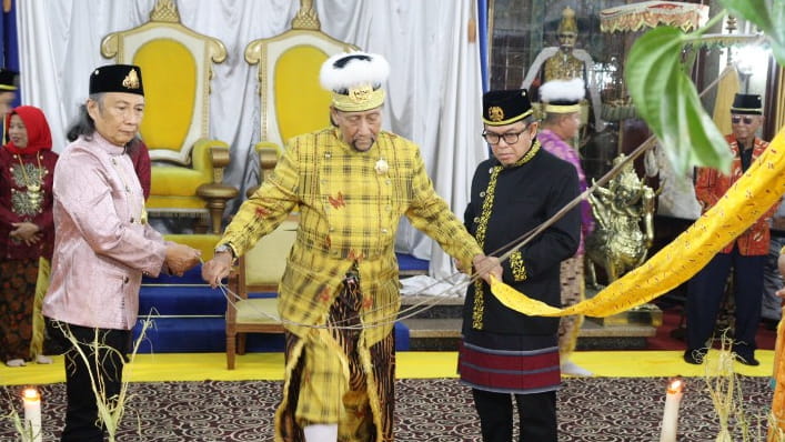 Selama Erau, Sultan Kutai Kartanegara Ing Martadipura Tak Boleh Menginjak Tanah