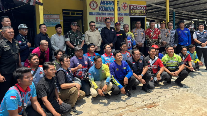 Perkuat Garda Terdepan Karhutla, Bupati Kukar Salurkan Bantuan ke Balakarcana