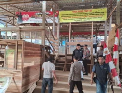 Polsek Teluk Bayur Hanguskan Arena Judi Sabung Ayam di Berau