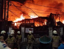 Kebakaran Ludeskan 18 Rumah di Kebayoran Lama, 150 Warga Kehilangan Tempat Tinggal